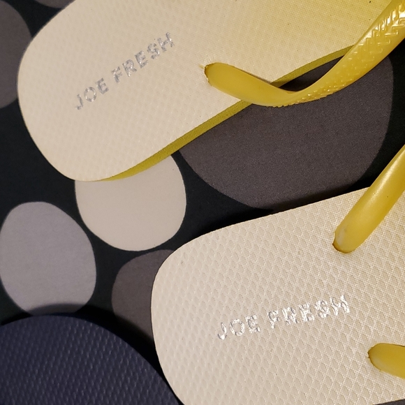 Ladies size 9 Joe Fresh flip flops - Picture 3 of 6